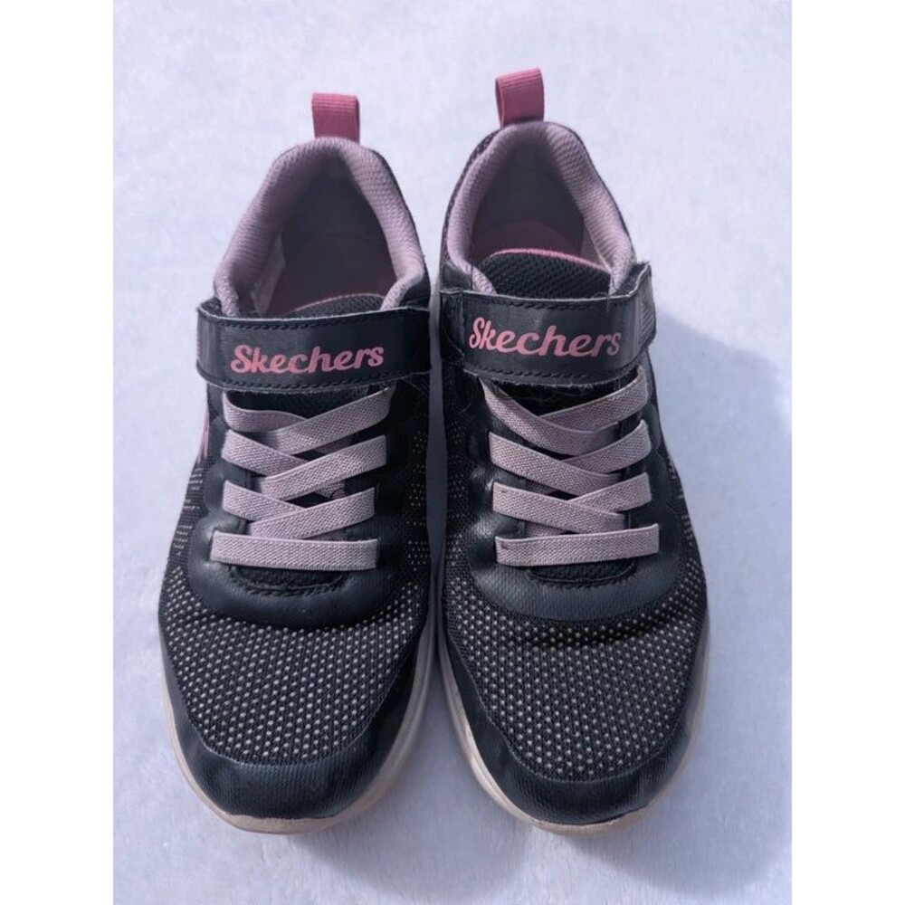 Skechers size 3